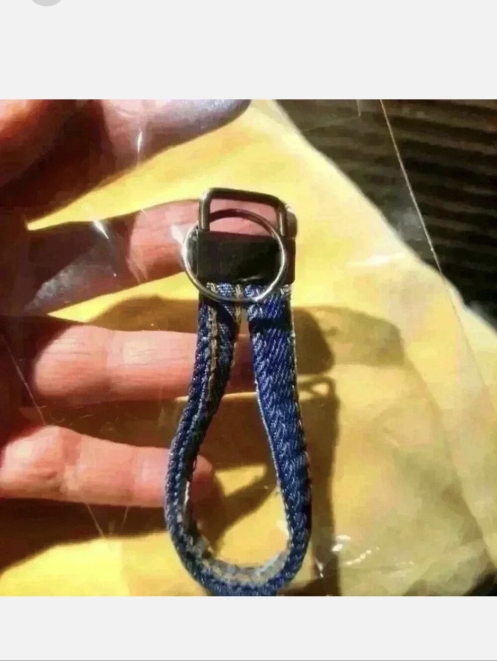 Denim keychain - Picture 3 of 3